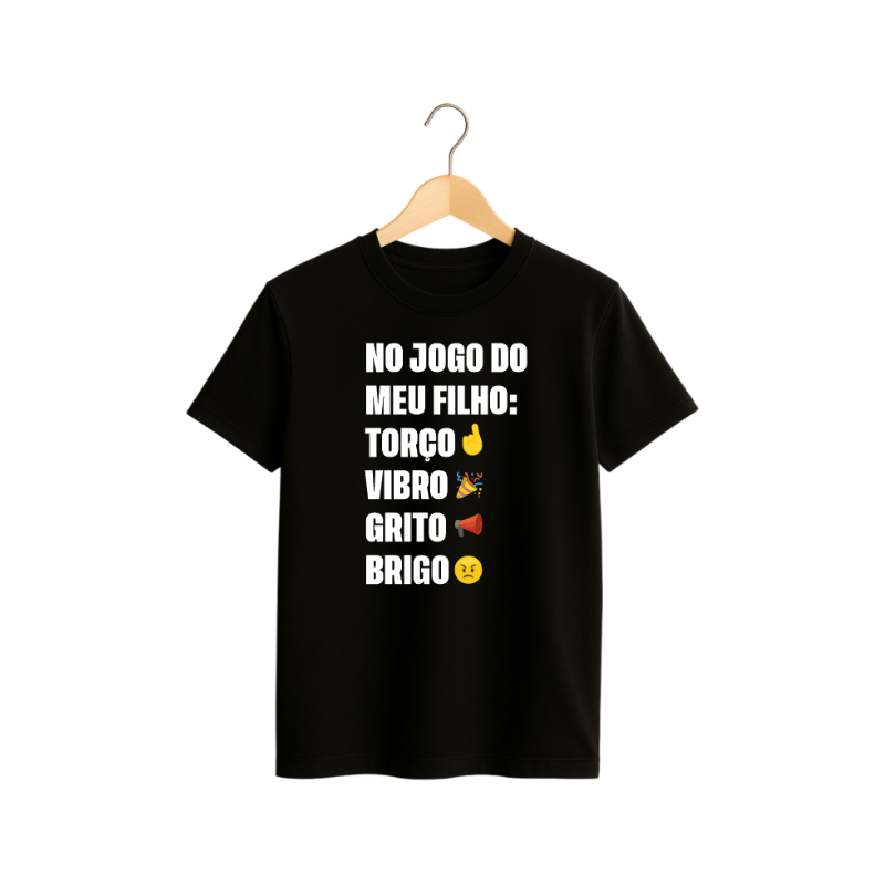 Camiseta “No Jogo do Meu Filho Eu…” – Paixão de arquibancada em cada detalhe!